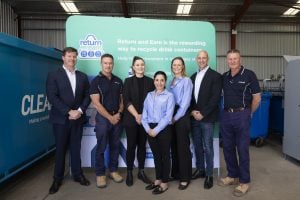 Joint venture partners Cleanaway and TOMRA celebrating alongside TOMRA Cleanaway at Griffith Return and Earn Depot Opening - TOMRA Cleanaway Joint venture partners Cleanaway and TOMRA celebrating alongside TOMRA Cleanaway at Griffith Return and Earn Depot Opening