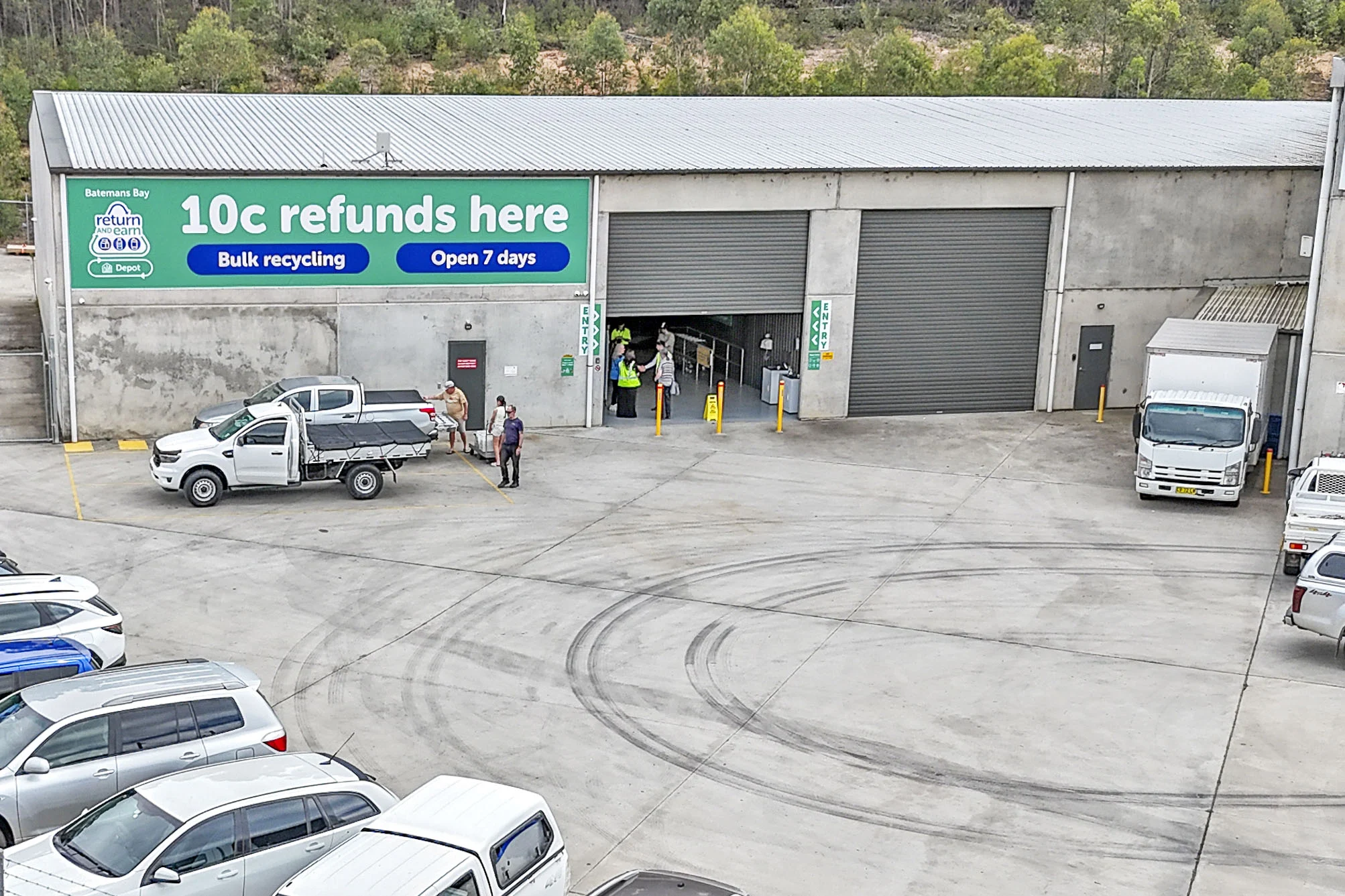 Zoomed out photo of Bateman Bays Return and Earn Depot